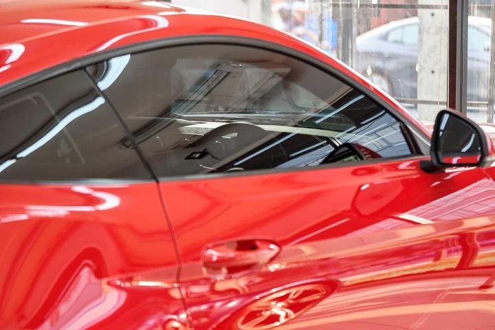  Nous installons des teintes vitrées pour votre véhicule.